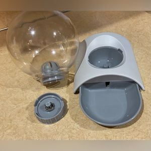 Cat or Dog automatic circulating water dispenser bubble ball water dish grey .